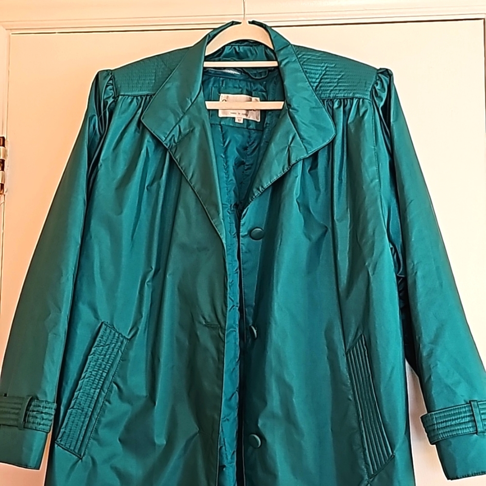 cambridge green teal trench coat long lined. Lining that zips into place.